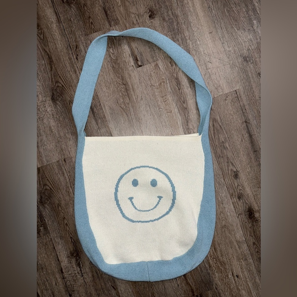 GYTO • Knit Smiley Face Crossbody Tote Bag - Picture 2 of 12